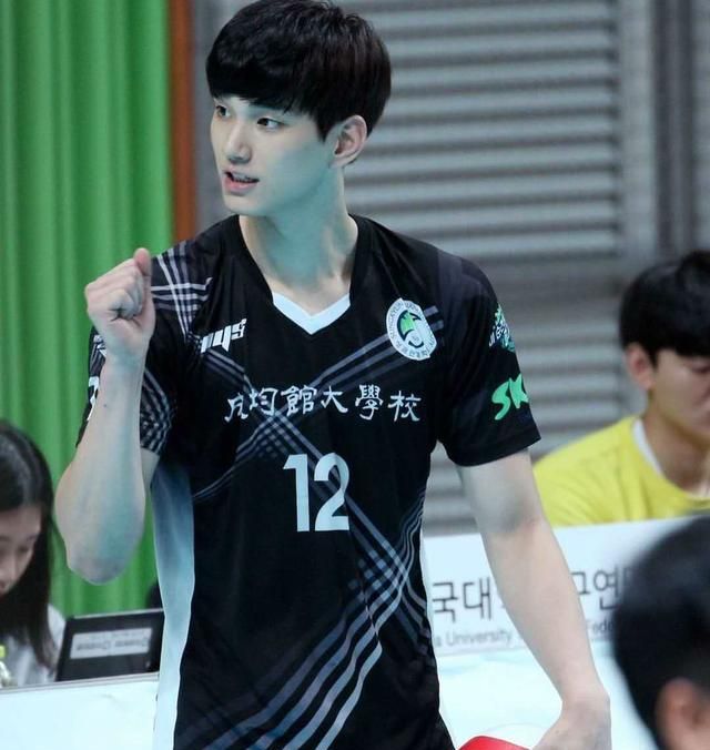 韩国男排小鲜肉林成津长相帅气成排球场上的另一道风景线