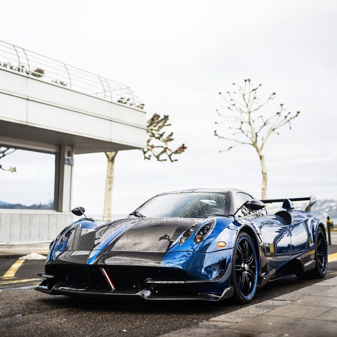 帕加尼huayra实车街拍 大气的运动感