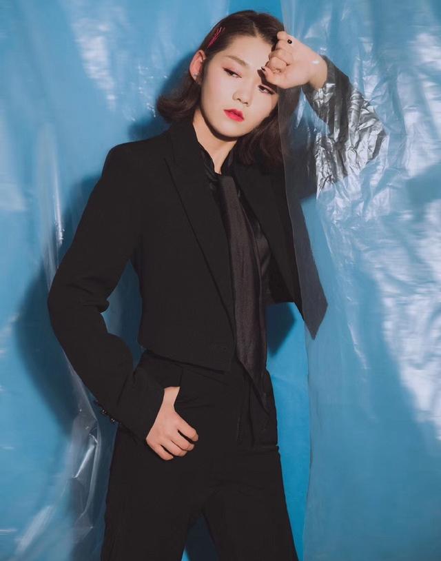 创造101中她无缘前三今穿黄色斑点连衣裙笑容明艳亮眼