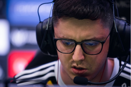 csgoapex扛起指挥大旗重整旗鼓的小蜜蜂还能复苏吗