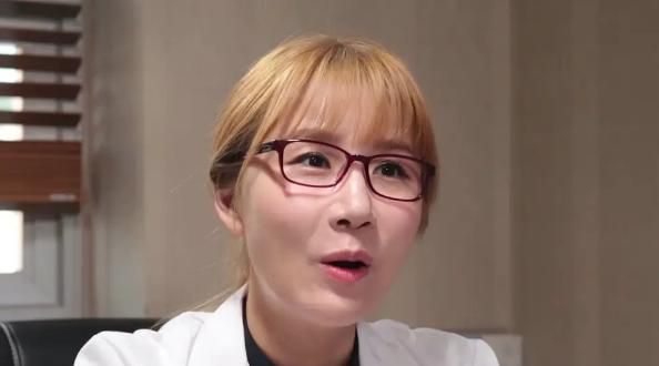 韩国演员,他们因为共同出演了《幸福泌尿科》而获得了少量受众的激赏
