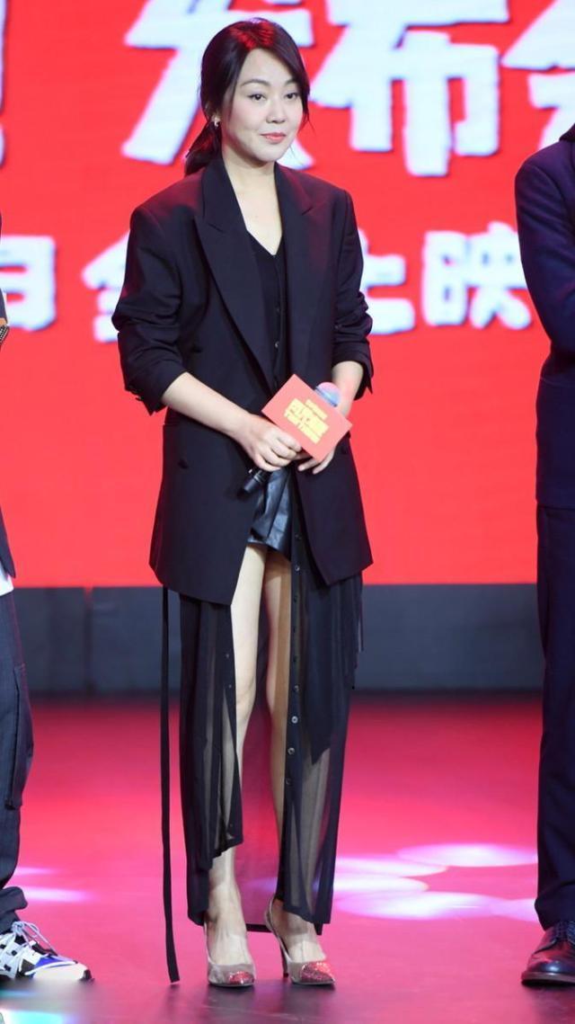 49岁闫妮暴瘦后开挂式人生摆脱土圆肥形象颜值衣品双top