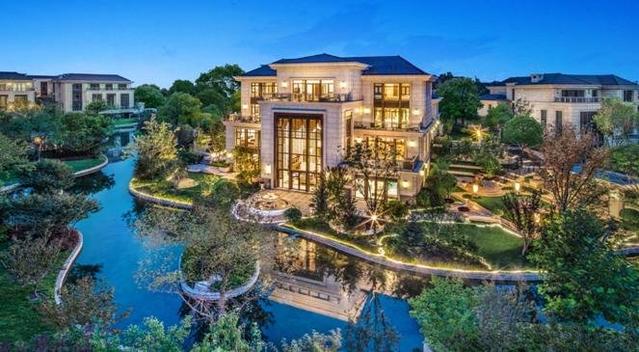 中国拳王住汤臣一品捐1吨物资北大娇妻生仨娃被称卡戴珊