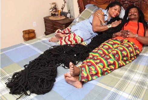 美国一女子拥有最长头发,40年没剪过长17米,头发重约40多斤