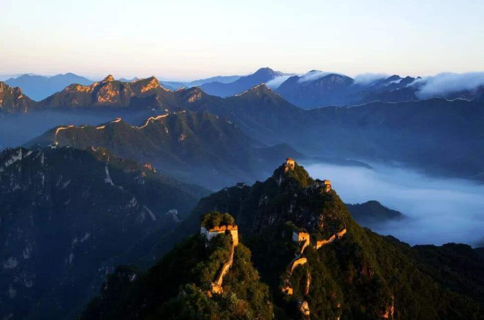 比较久远的一个防御性建筑,在现在我们看到的长城大多多数都是清长城