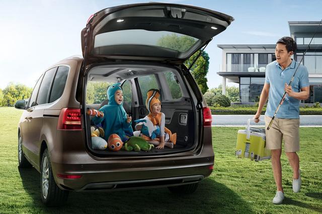 大众纯进口奶爸车!轴距近3米,标配8气囊,低配也比奥德赛强