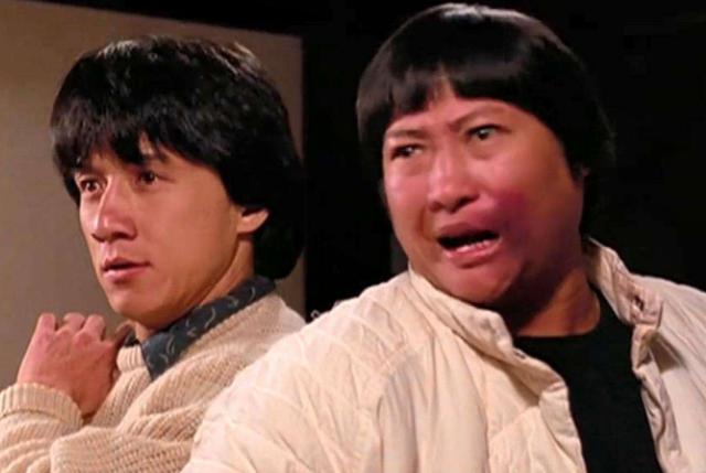 为何成龙感谢洪金宝一辈子成龙当年被50人拿刀砍只有他救我