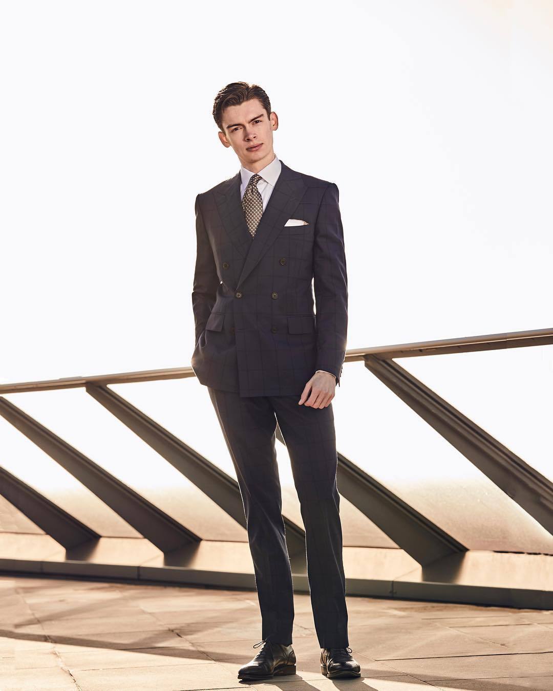 mr.c西先生西服定制——开工抢跑,你需要一套双排扣西装助力