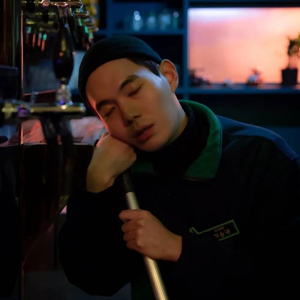 《梨泰院class》甜夜官方ig!朴叙俊和员工们私下互动超可爱