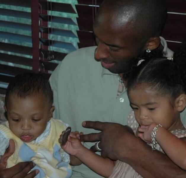 科比一家6口超时空团聚刻骨铭心的爱总是让人难以释怀