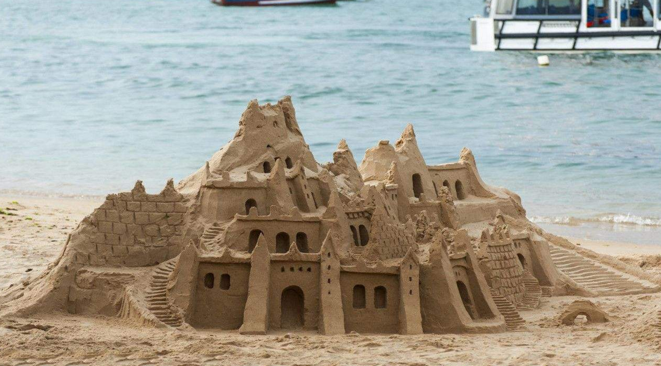 国家仅有自己一个人,每日靠跟游客合影赚钱|国王|沙雕|王国_新浪新闻