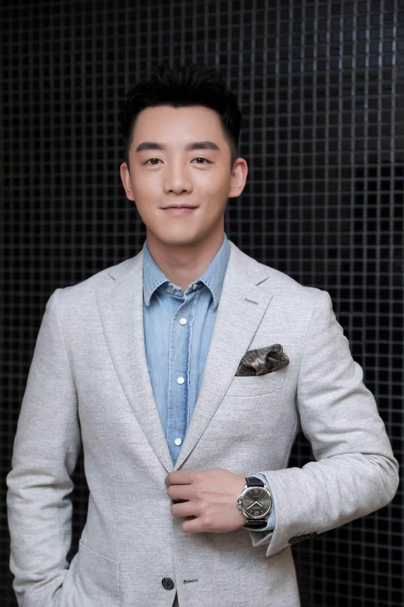 好事将近,郑恺苗苗现身某私立医院,女方疑似怀孕三个月以上