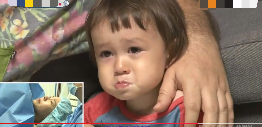 而威廉在看妈妈生产的视频时也是心疼到落泪,痛哭不止.