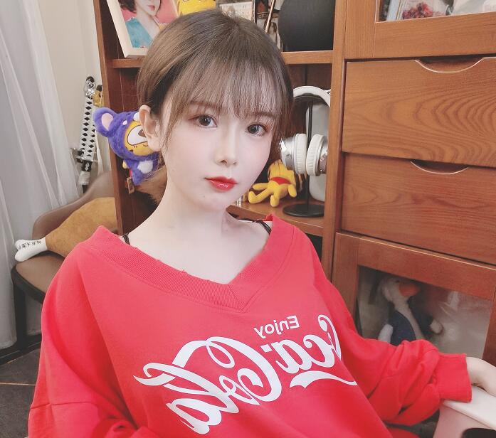 轩墨宝宝秀最新自拍照肩上带子格外醒目他真忘了性别