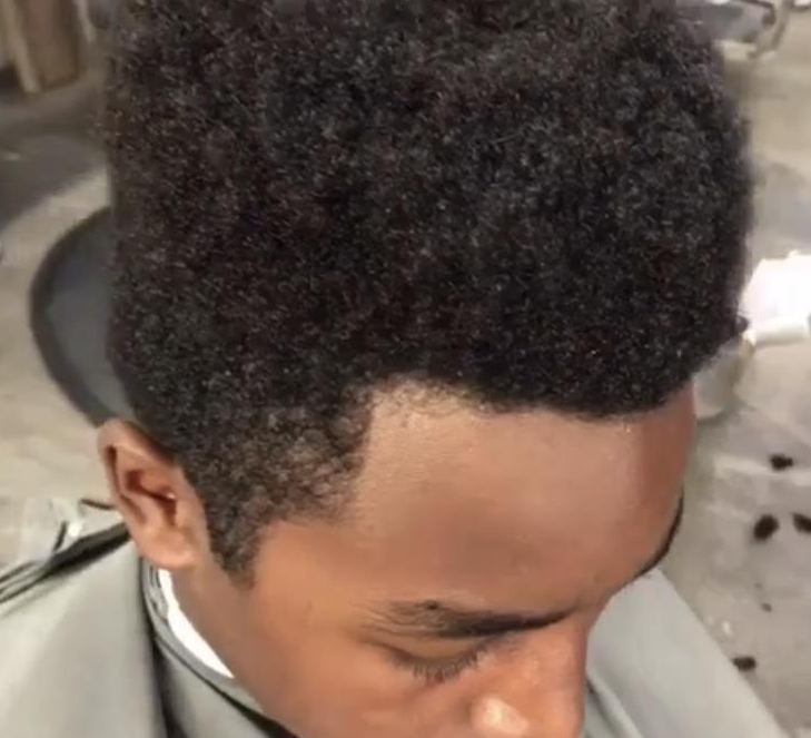 非洲小哥哥去理发,理发师给他剃了个地板砖平头,网友吐槽辣眼睛