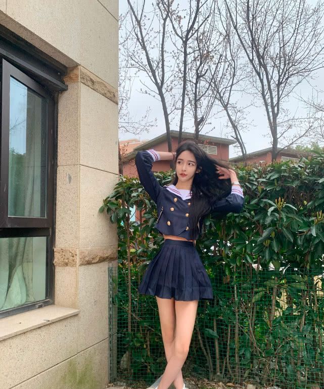 "女装大佬"艾比造型又翻车,侧颜很奇怪