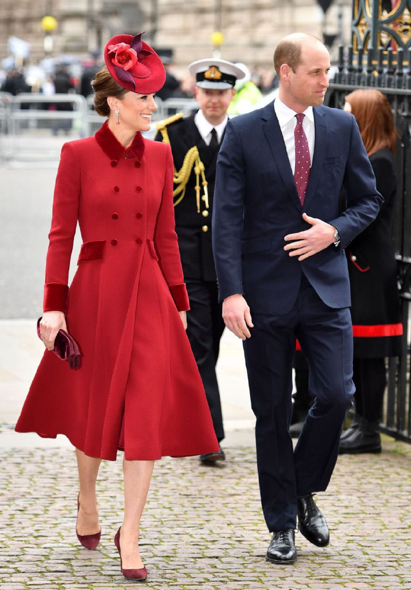 威廉和哈里夫妇出席庆典,凯特梅根上演"红配绿",妯娌俩都超美