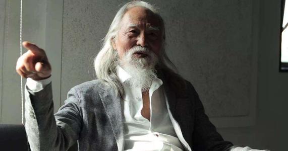 82岁王德顺成宠妻狂魔,和妻子结婚几十年如同小情侣