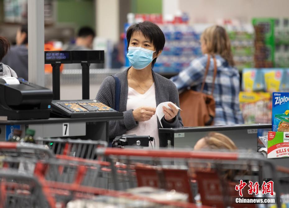 部分旧金山湾区民众戴口罩在超市购物部分旧金山湾区民众戴口罩在超市购物
