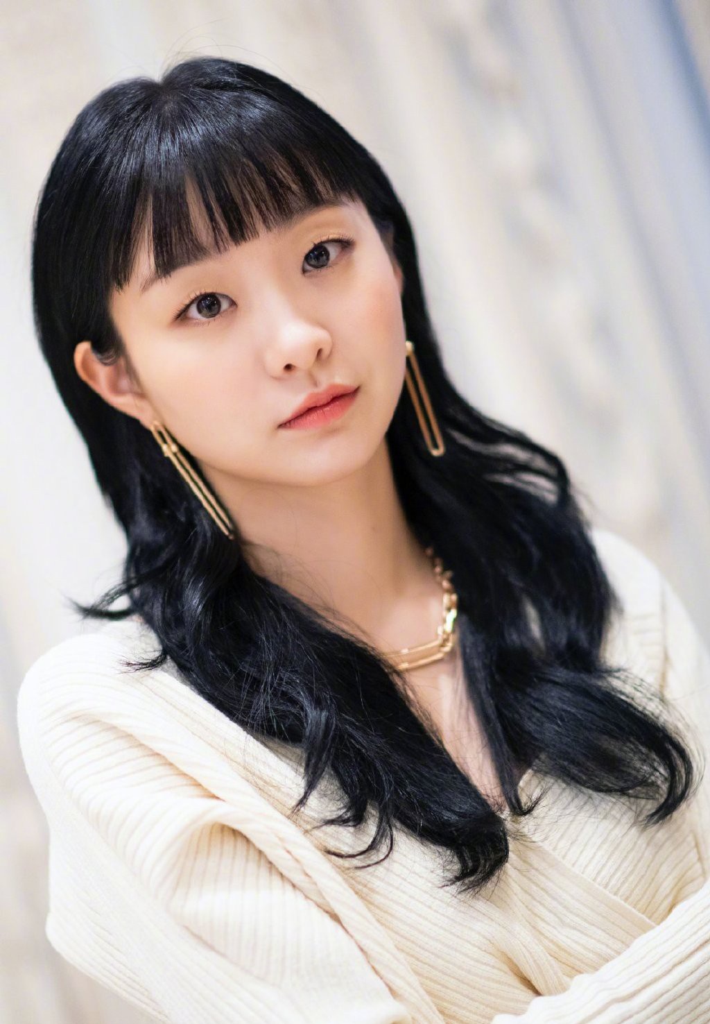 近日,金多美晒出了一组最新的时尚写真造型,让我们一起来看看吧.