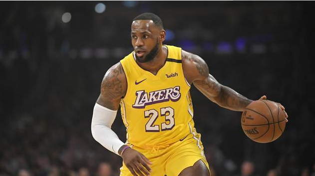 17分钟6中1,湖人双核冰火两重天,詹皇身体很诚实|詹姆斯|篮网|湖人