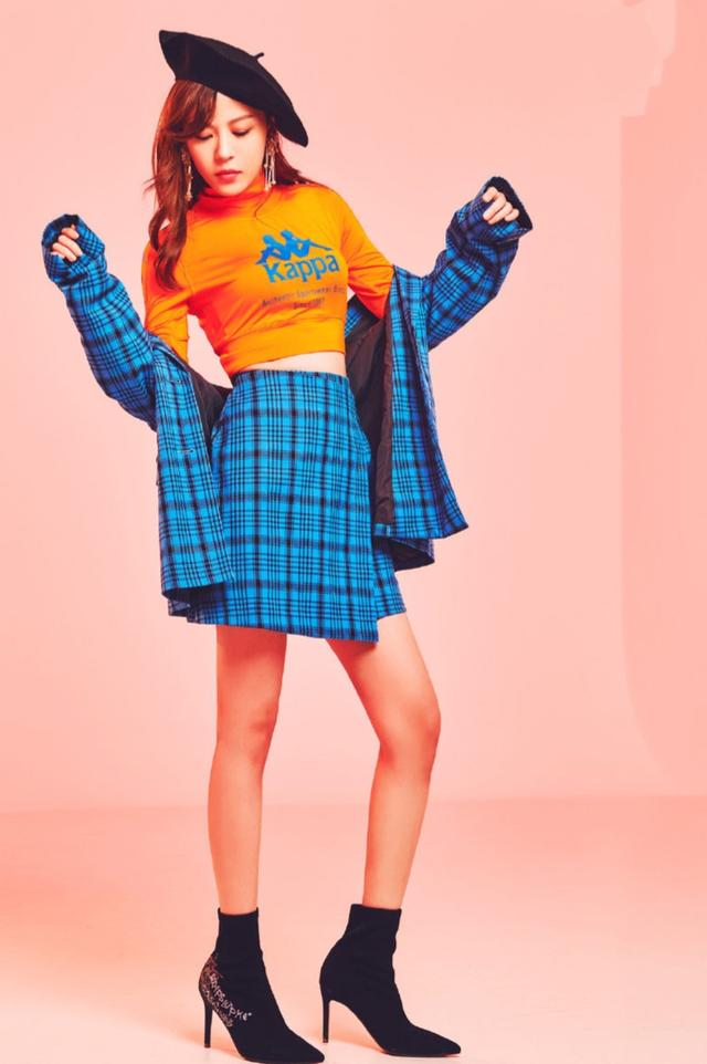 李金铭黑西装罩"透视"网纱,大长腿性感又惹眼,这真的是美嘉吗