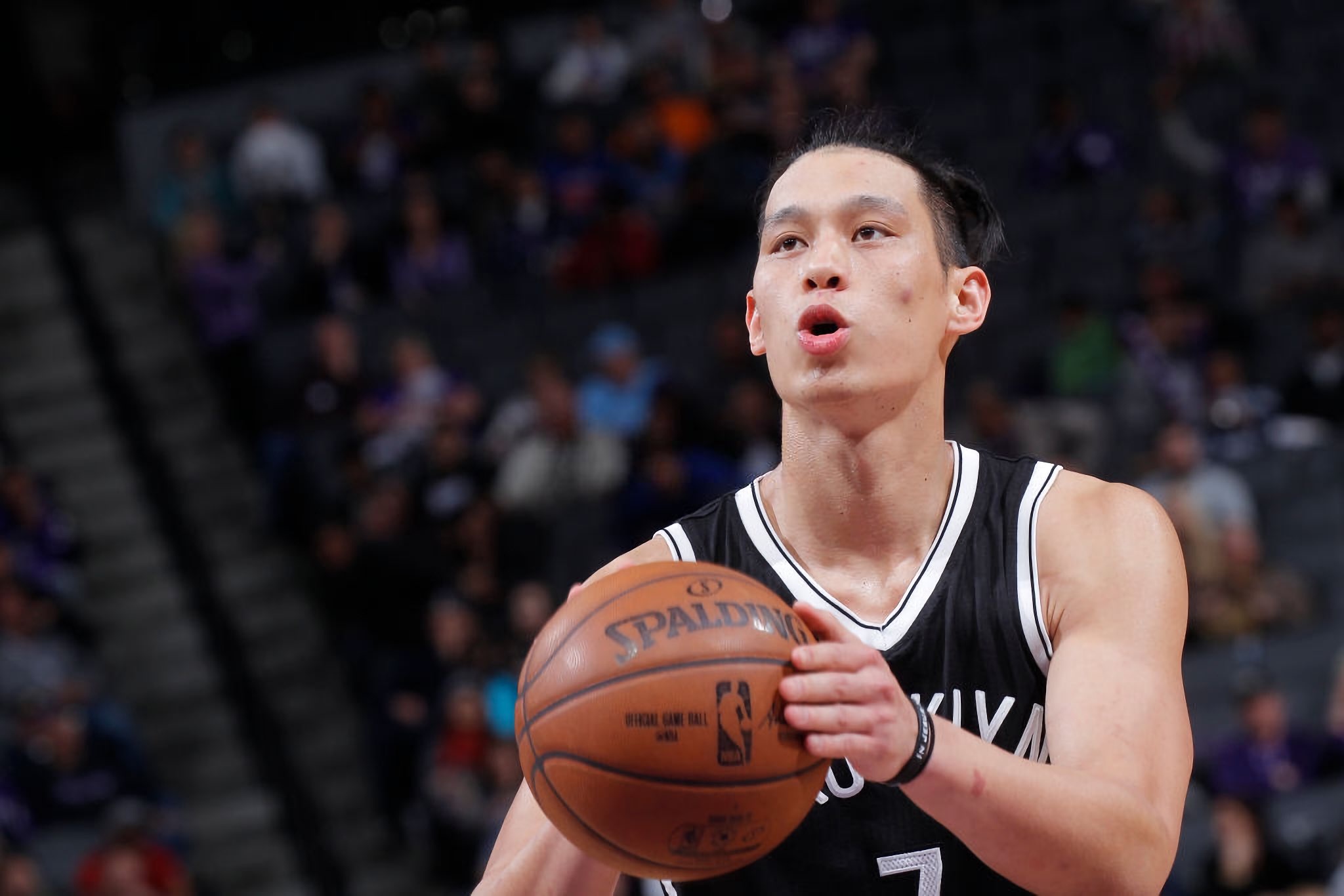 就在刚刚,林书豪在推上呛了一次美国人,真是太解气了!