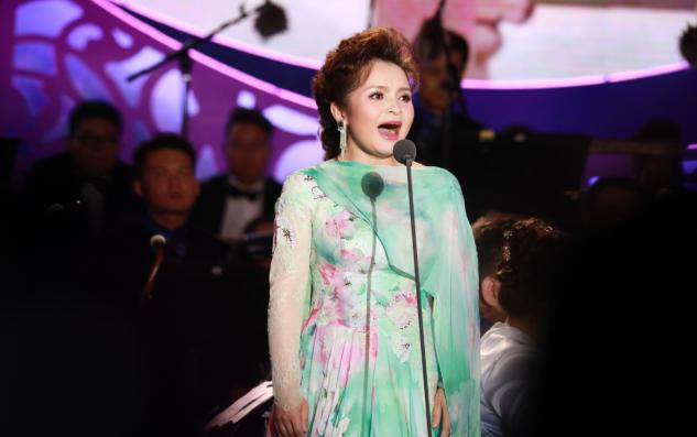 歌唱家吴碧霞女儿太优秀!5岁就登国家舞台献唱,台风丝毫不输妈