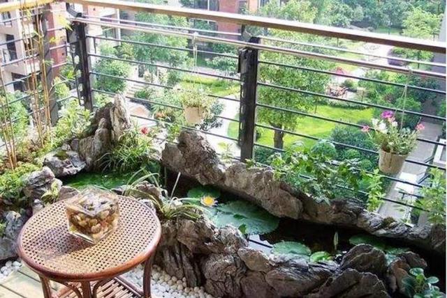 喜欢养花养鱼,不妨把阳台空间这样利用,亲自动手装个"鱼池"