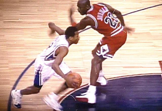 都知道艾弗森晃倒乔丹的那场比赛,那你知道他全场得了多少分吗?