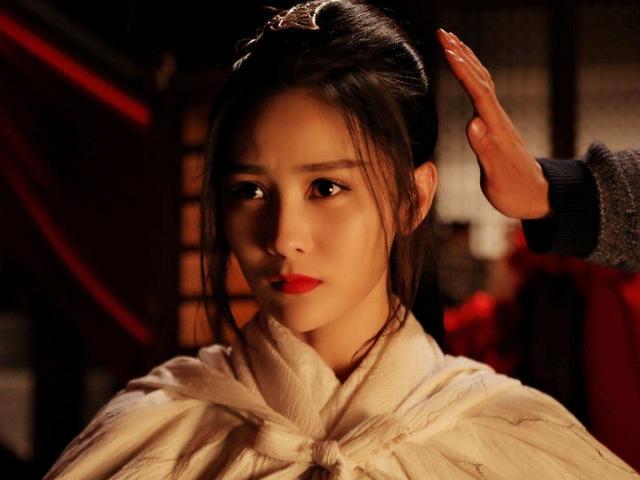 余芷慧长相不错,给人印象深刻的演技,是她完美的表演形式