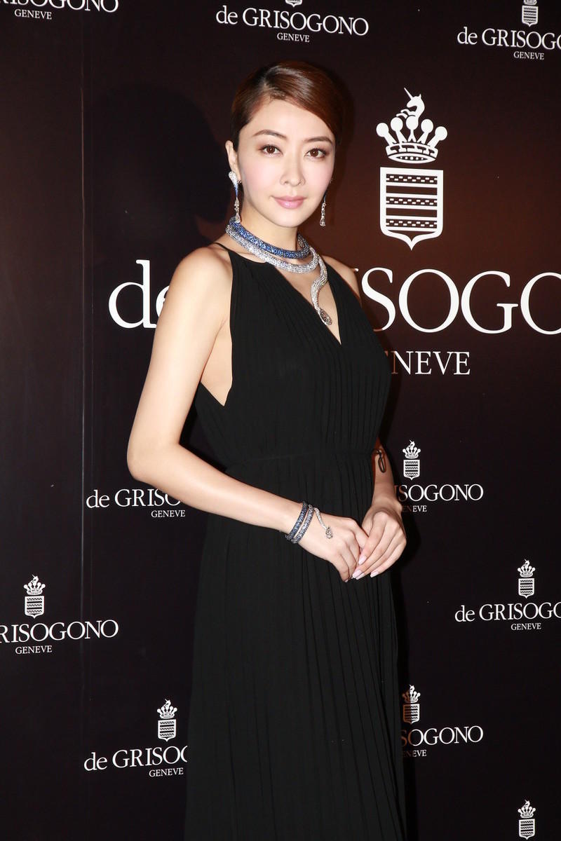 熊黛林可真是性感尤物穿黑色深v连衣裙高级性感优雅精致