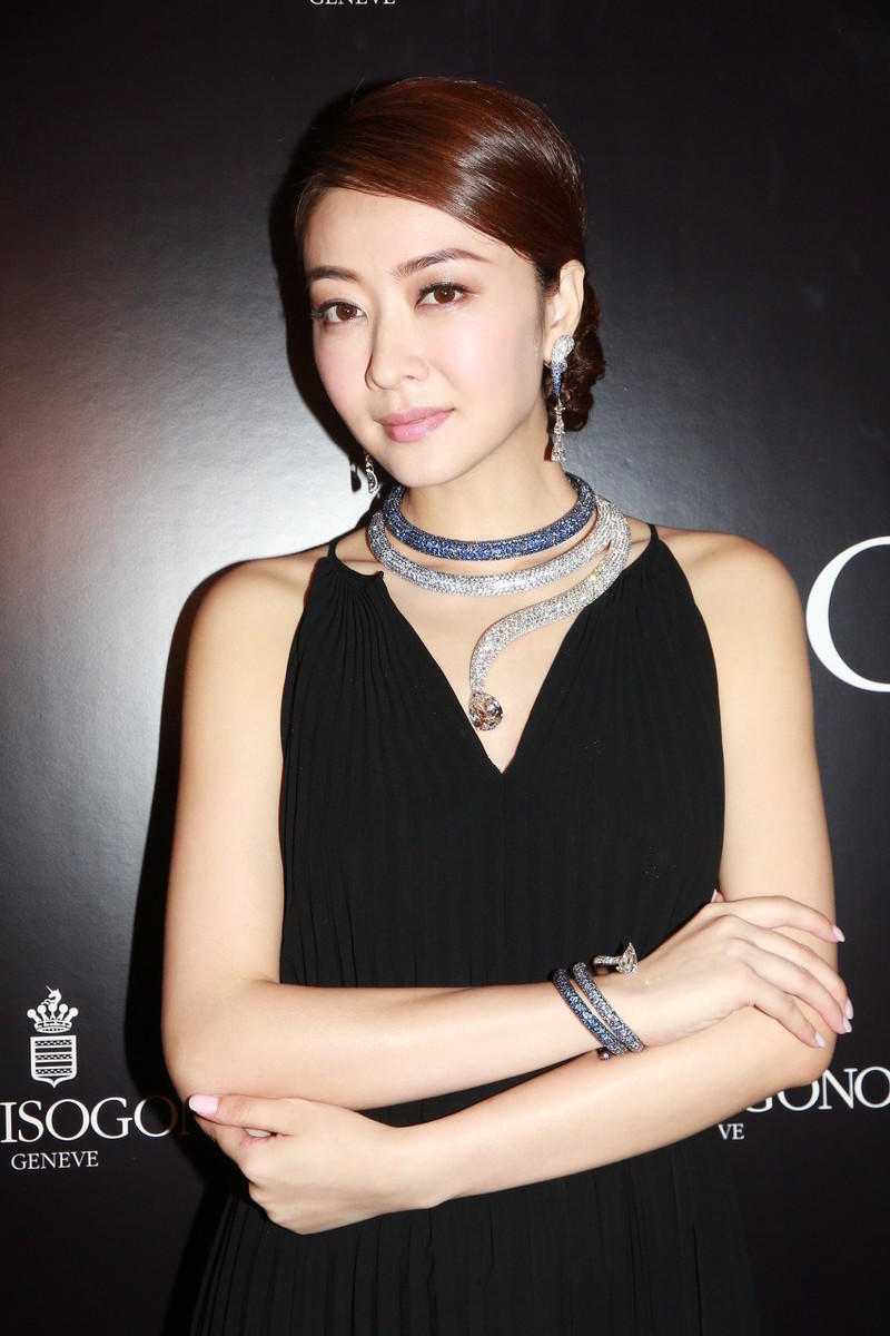 熊黛林可真是性感尤物穿黑色深v连衣裙高级性感优雅精致