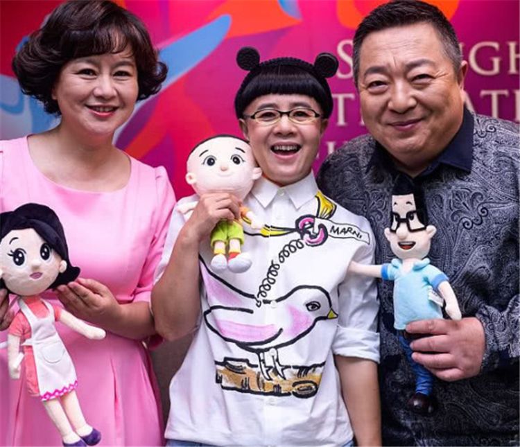 难怪"金龟子"一直都是蘑菇头,当她女儿长发照流出,终于明白了