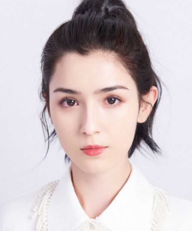 哈妮克孜生图流出离开百级精修与美颜真颜值惹人叹服