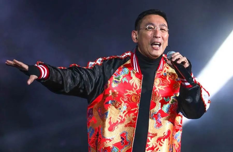 著名相声演员四度出轨?和女子车上背后环抱,论辈分是郭德纲师叔|冯翊