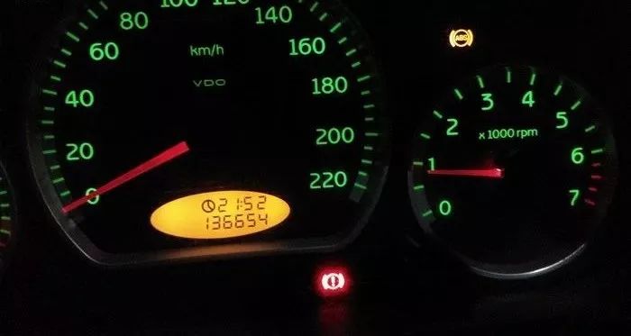 车上有刺客、坐着看月亮？这些故障灯都是什么鬼？