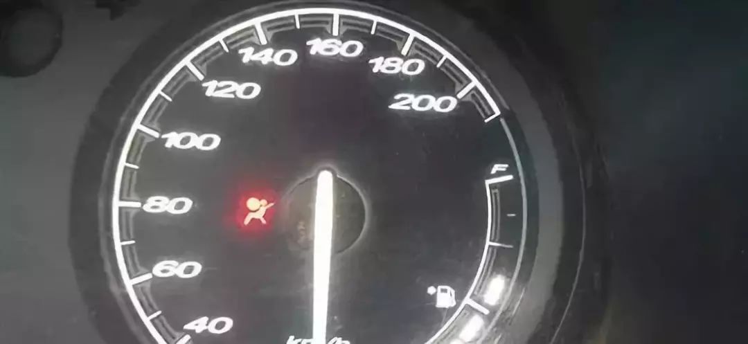 车上有刺客、坐着看月亮？这些故障灯都是什么鬼？