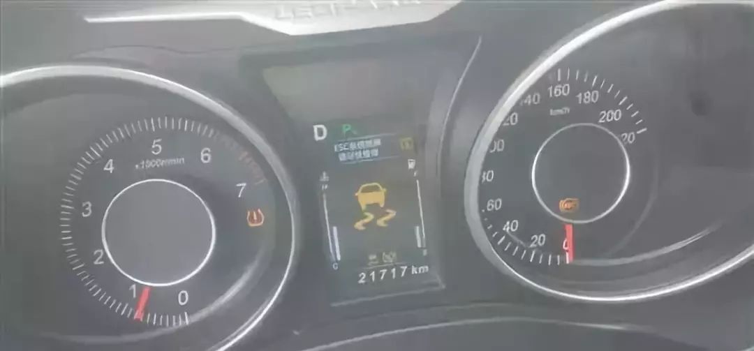 车上有刺客、坐着看月亮？这些故障灯都是什么鬼？