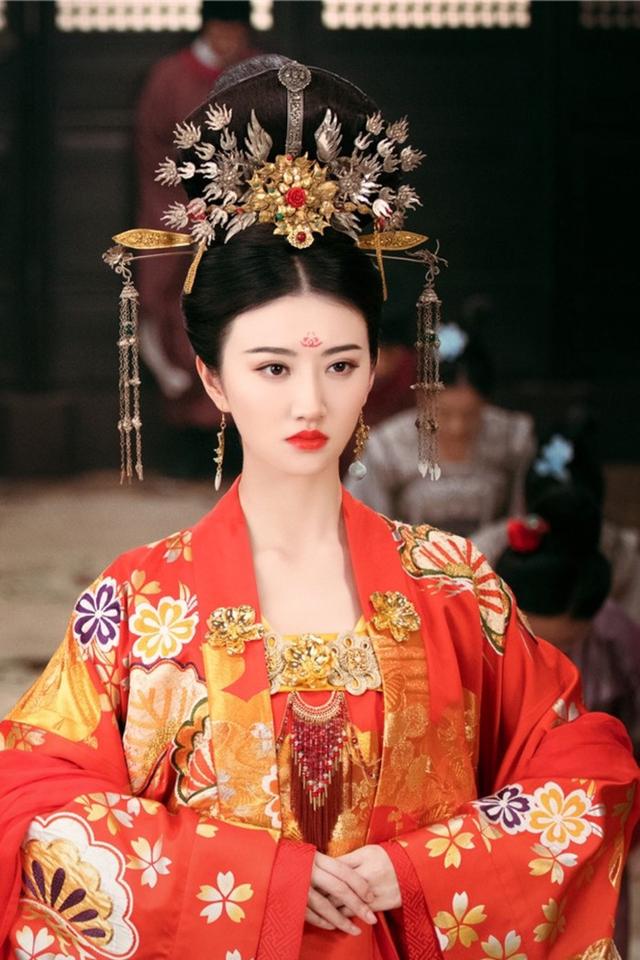 当红花旦最好看的嫁衣造型少女新娘甜美贵气