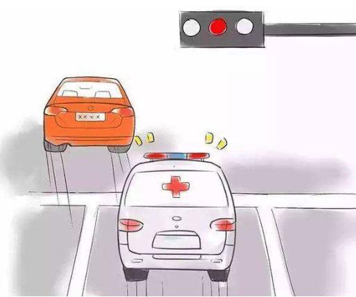 给救护车让路闯红灯被扣6分,让路还让出错了?交警:没罚错
