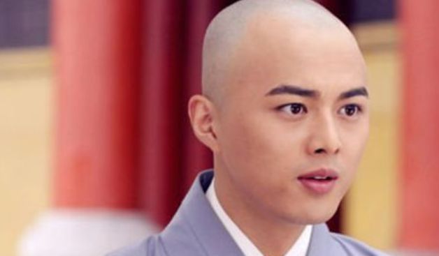 活佛济公十年后白雪逆生长胭脂成女神小透明的她最红