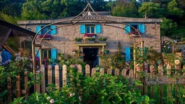 李子柒公开自家神秘小院,走进后堪比世外桃源,网友:大户人家