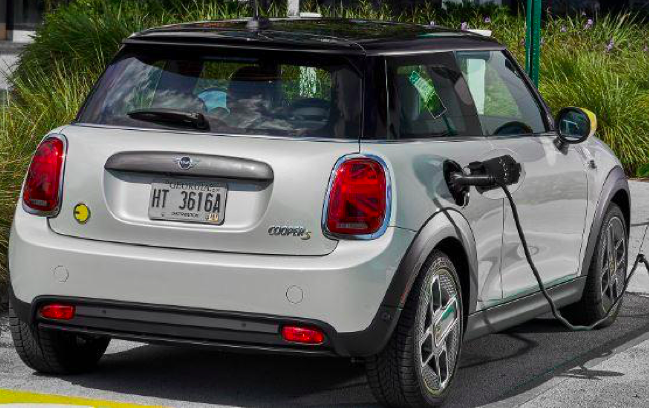 MINI Cooper SE纯电动版续航270公里