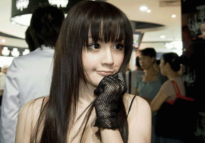 有种"逆袭"叫楚雨荨的好朋友,10年后摘眼镜化浓妆