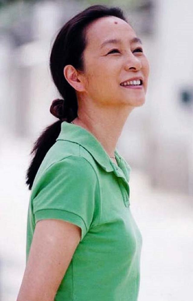 无论是电影《假女真情》中的王玉娟,还是电视剧《儿女情长》中的童建