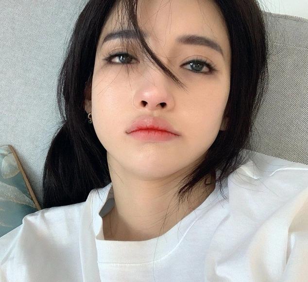 毕竟网络虽然容易让一个人红起来,但毁掉一个人也很容易.