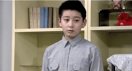 陈星旭饰演的正是童年的佟思博.