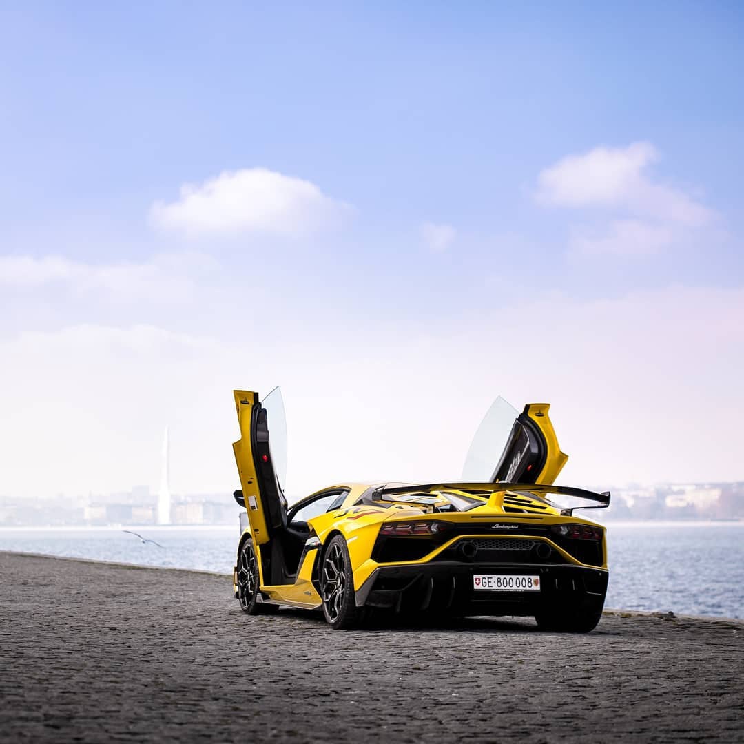 兰博基尼aventador svj实车 黄色的运动感