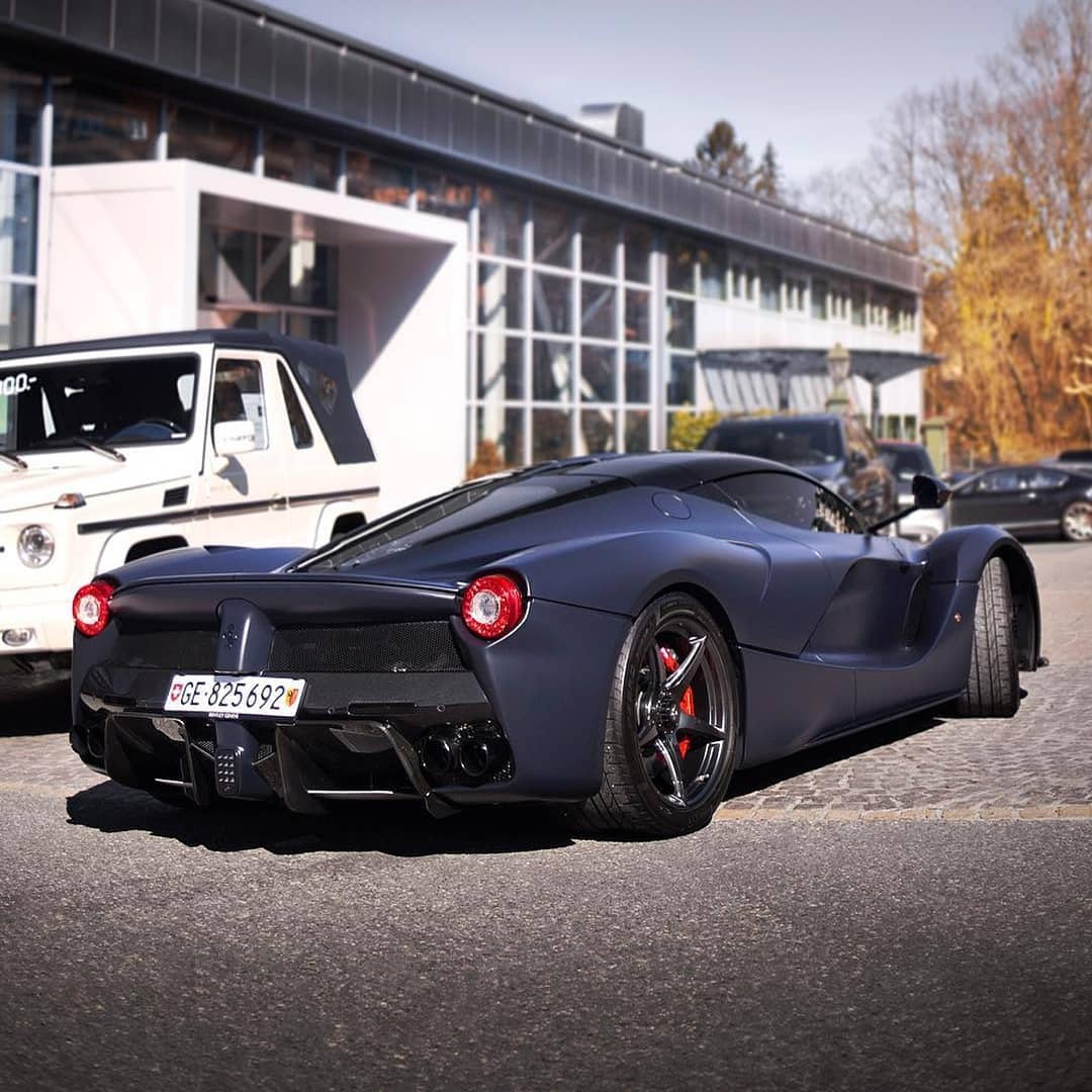 法拉利laferrari海外实车街拍 气场强大